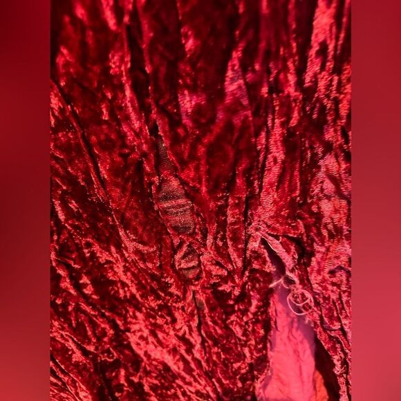 Vintage Red crushed velvet dress with shrug with rose detail - Picture 5 of 7